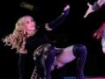 Photo : Madonna at Super Bowl: Fast recovery after slip