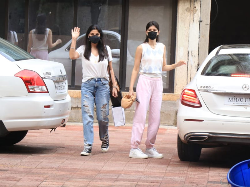 शनाया और महीप कपूर का कूल कूल स्टाइल शनाया और महीप कपूर का कूल कूल स्टाइल