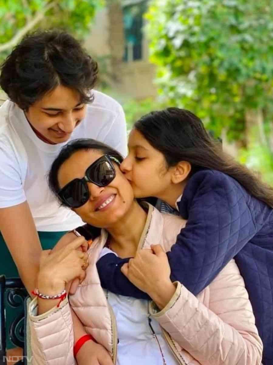 नम्रता शिरोड़कर ने कैप्शन में लिखा, 'मेरी खूबसूरत बेटी... हमारी जिंदगी को इतने प्यार और खुशी से भरने के लिए धन्यवाद. तुम्हें बड़ा होते देखना मेरे लिए सबसे बड़ा आशीर्वाद है. जन्मदिन मुबारक हो! बहुत प्यार...'