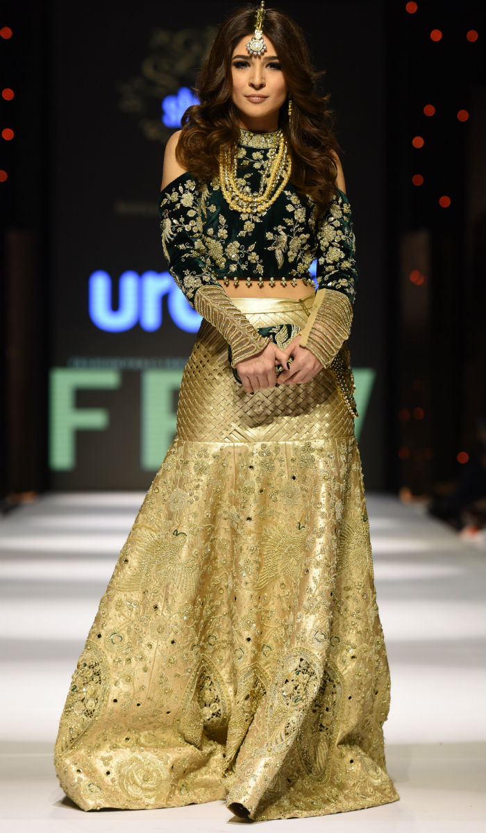 How Shah Rukh's Raees Co-Star Mahira Khan Took the Ramp by Storm