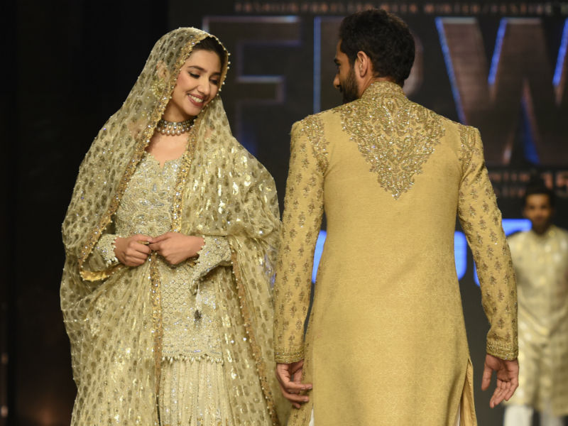 How Shah Rukh's Raees Co-Star Mahira Khan Took the Ramp by Storm