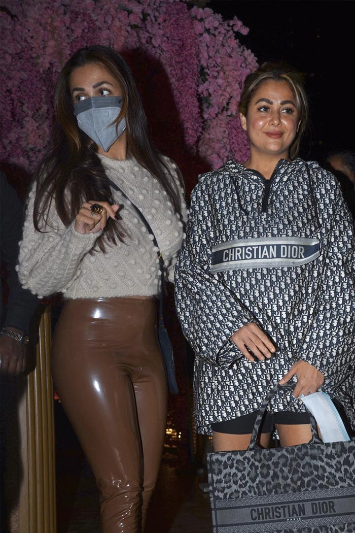 Malaika Arora and Amrita made heads turn last night. Amrita looked pretty in a sweatshirt dress and Malaika styled a sweater with leather pants