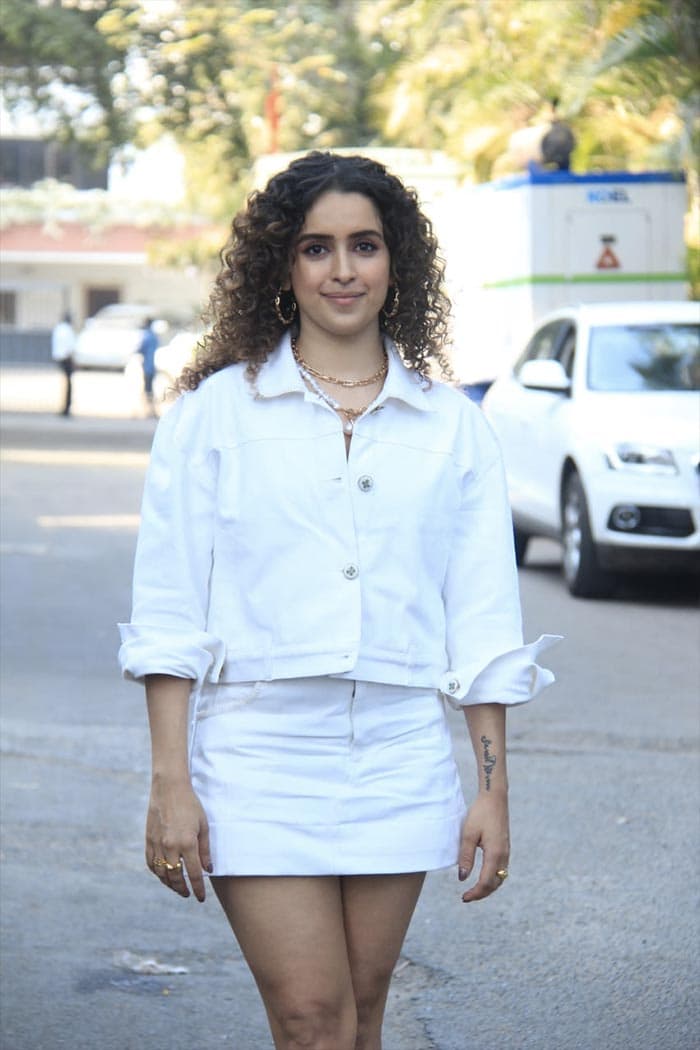 Dressed in a white outfit, Sanya Malhotra looked gorgeous