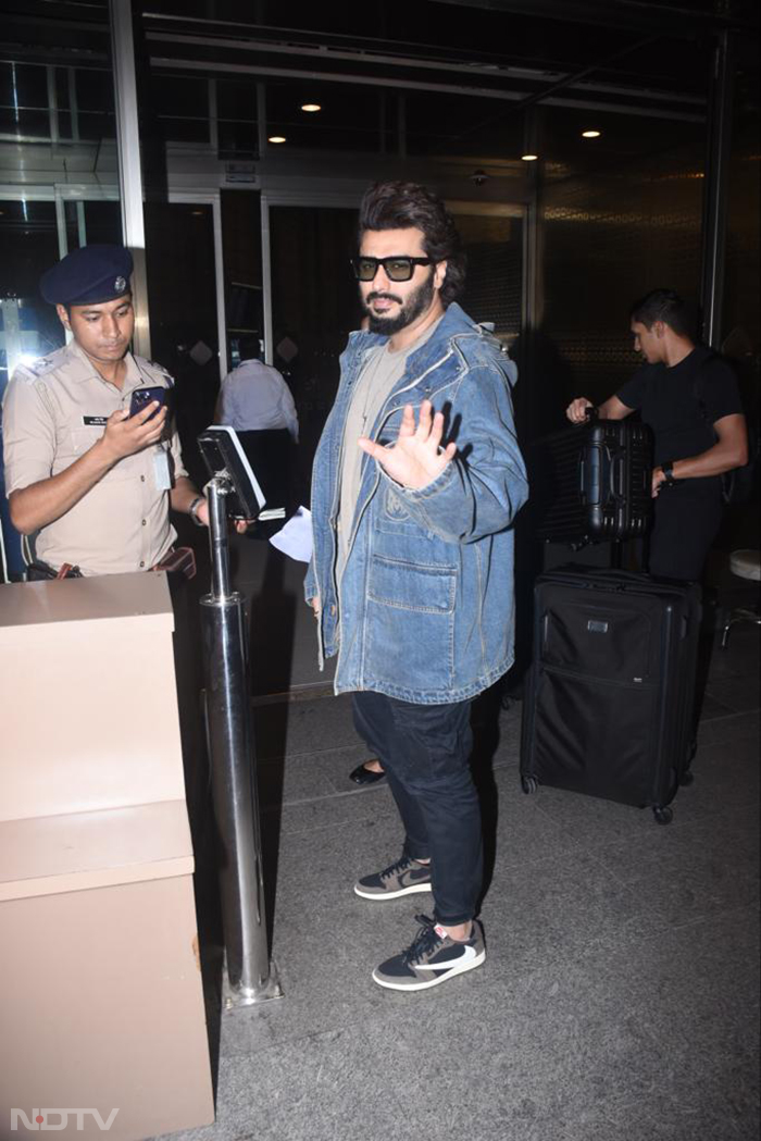 Arjun Kapoor was also spotted at the airport. (Image Courtesy: Varinder Chawla)