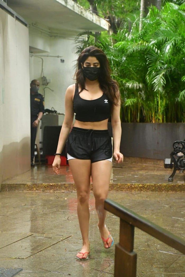 Malaika Arora And Janhvi Kapoor Have The Best Gym Style