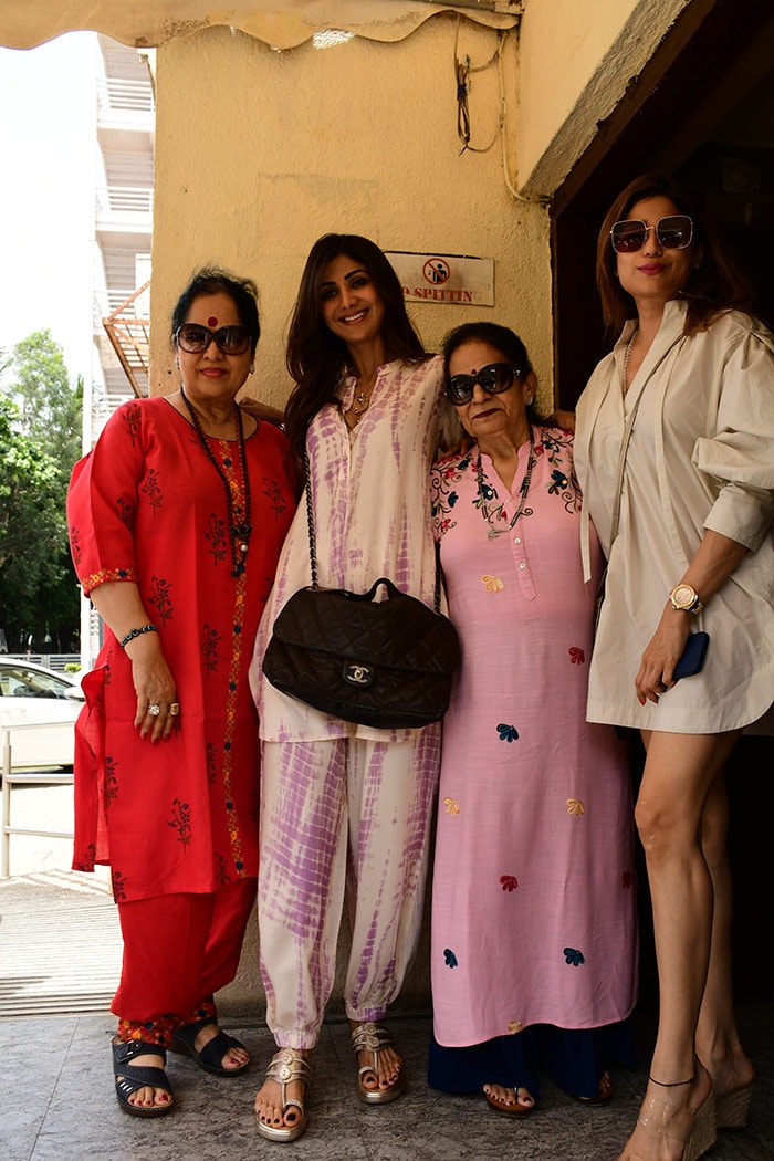 Malaika Arora And Shilpa Shetty\'s Day Out With Their Families