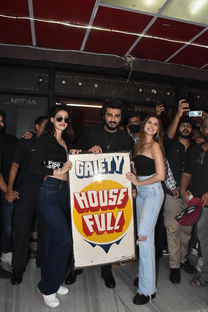 Disha Patani, Tara Sutaria and Arjun Kapoor were snapped in Bandra.