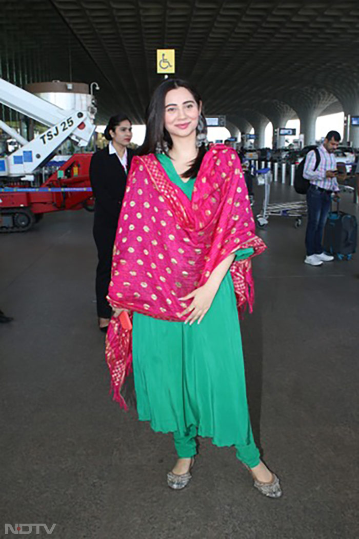 Malaika Arora And Madhuri Dixit\'s Airport Fashion Game
