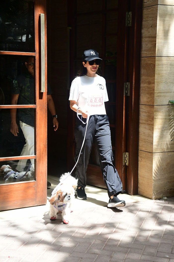 Sophie Choudry was pictured with her pet dog. (Image Courtesy: Varinder Chawla)