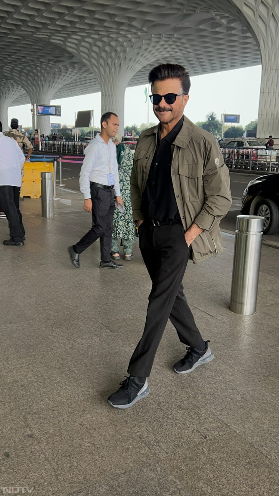 Anil Kapoor arrived in style (Image Courtesy: Varinder Chawla)