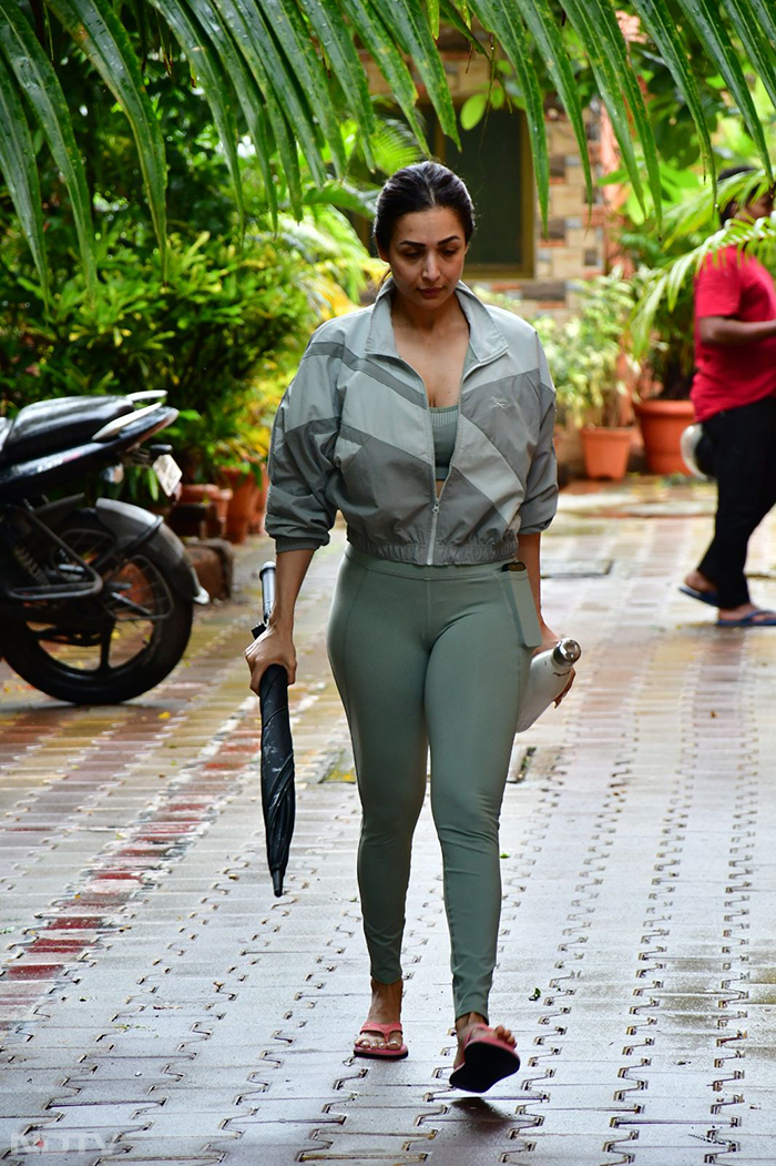 Malaika Arora was spotted in her gym clothes in Mumbai. (Image Courtesy: Varinder Chawla)