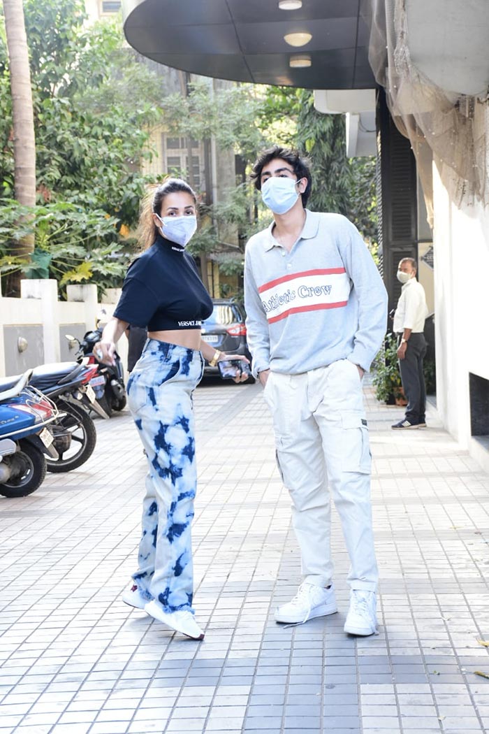 Malaika Arora"s Day Out With Son Arhaan