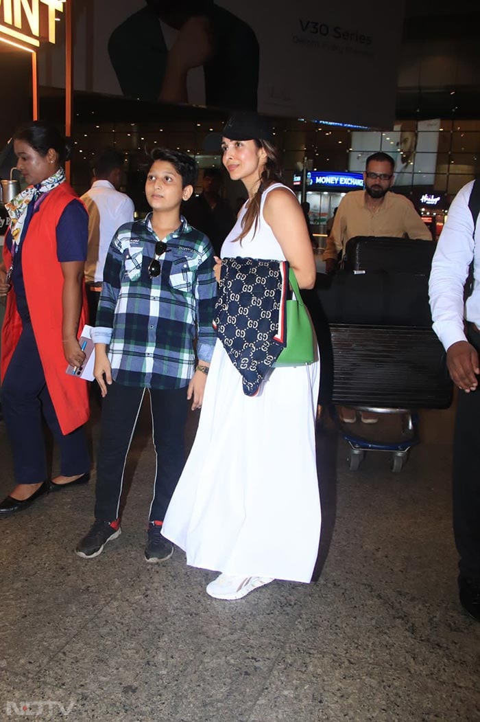 Malaika Arora\'s Airport Diaries: Meeting A Young Fan And More