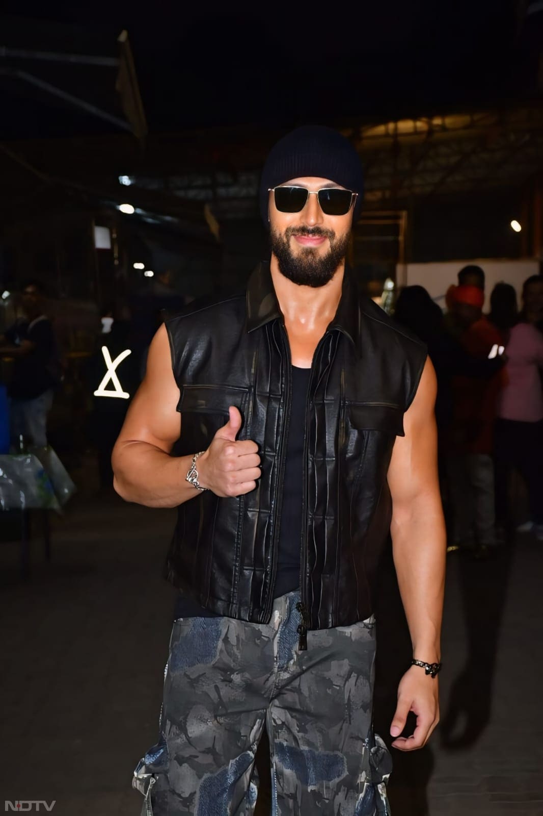 Tiger Shroff looked dapper in an all-black look (Image Courtesy: Varinder Chawla)