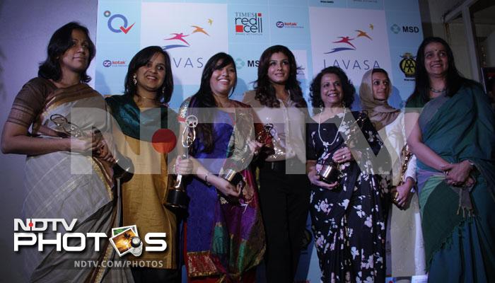 Raveena Tandon felicitates women achievers
