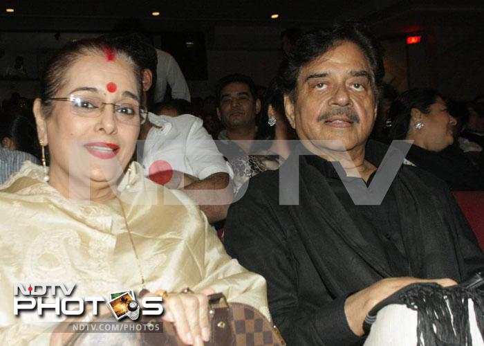 A fit Shatrughan Sinha in a \'playful\' mood