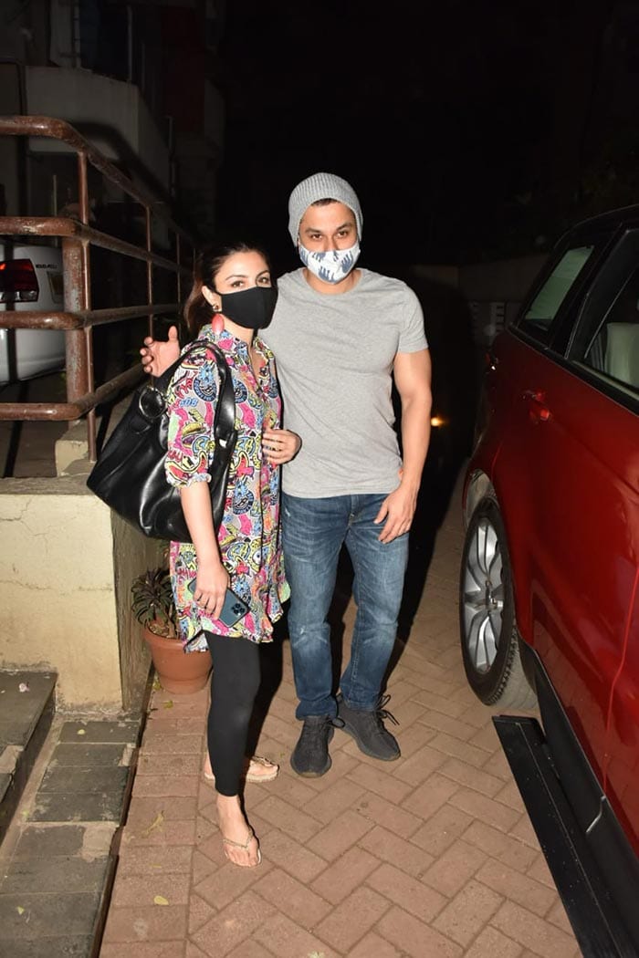 Saif Ali Khan's sister Soha Ali Khan was also part of the fam-jam. She arrived with her husband Kunal Kemmu.