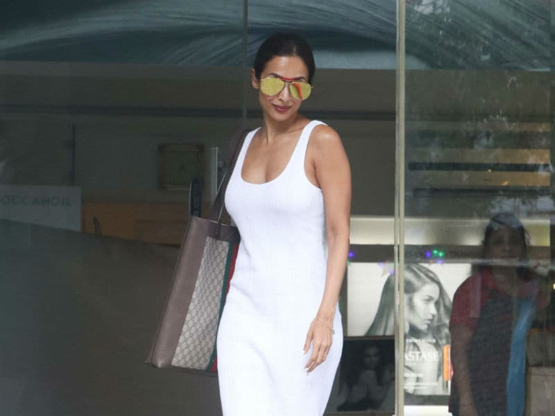 Photo : Malaika Arora, Dressed In White, Sets Summer Fashion Goals