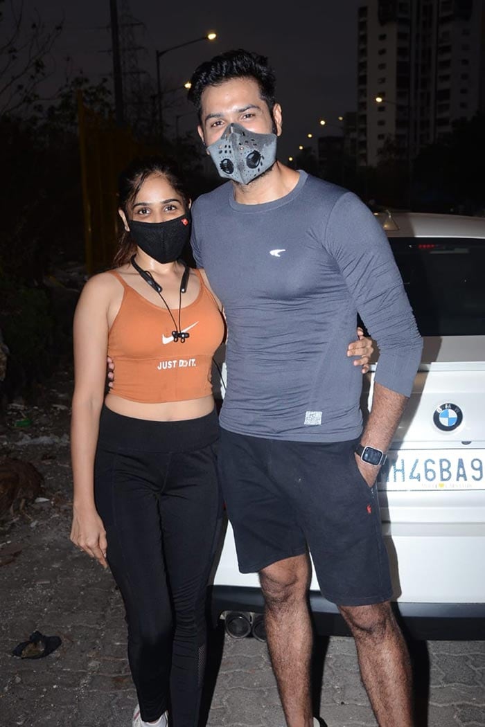 <i>Uttaran</i> actor Mrunal Jain posed with his girlfriend in Lokhandwala.