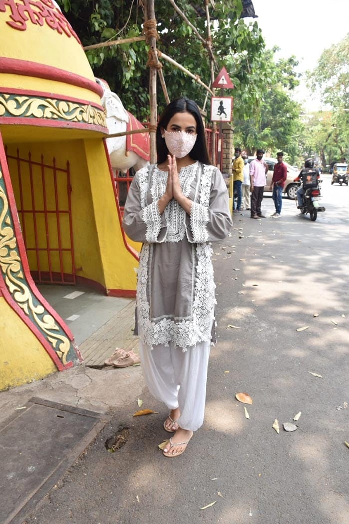 Paparazzi snapped Sonal Chauhan outside a temple in the city.