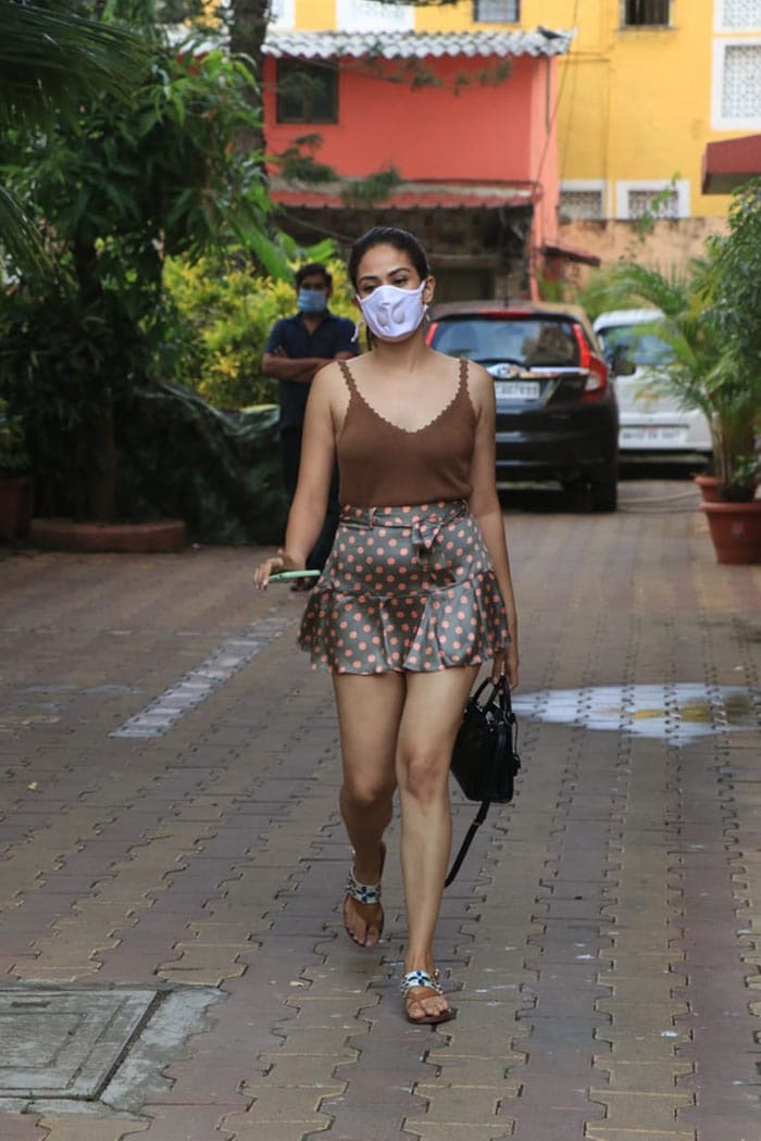 Actor Shahid Kapoor\'s wife Mira Rajput was spotted outside her yoga studio.