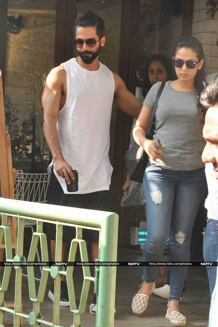Malaika, Shahid Beat Monday Blues With Friends And Family