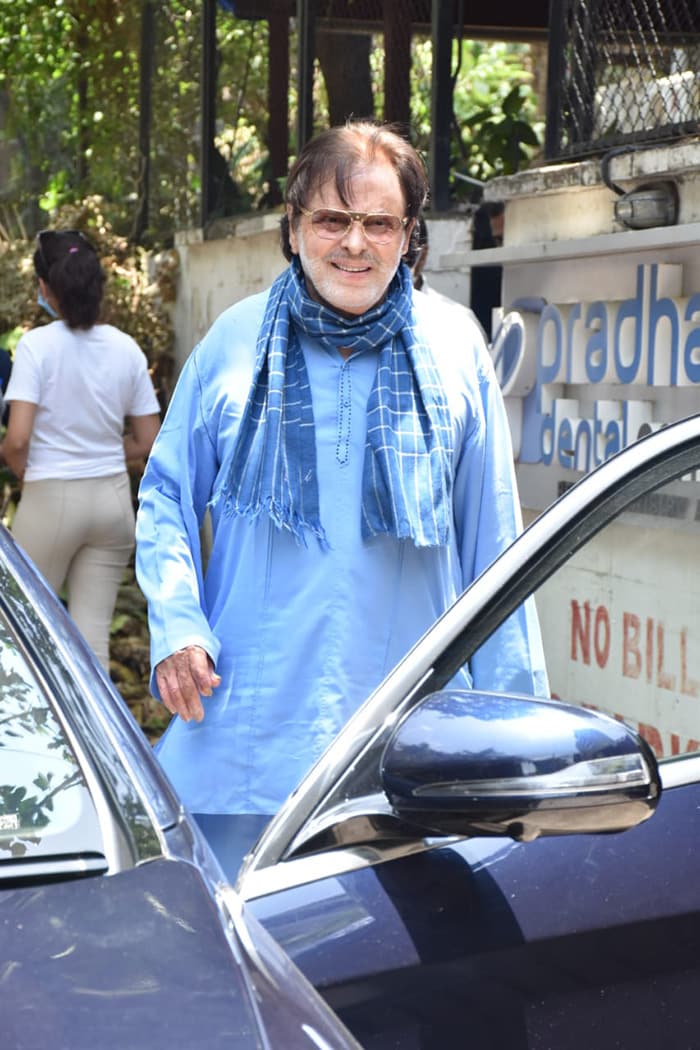 Senior actor Sanjay Khan was spotted outside a clinic in Juhu.