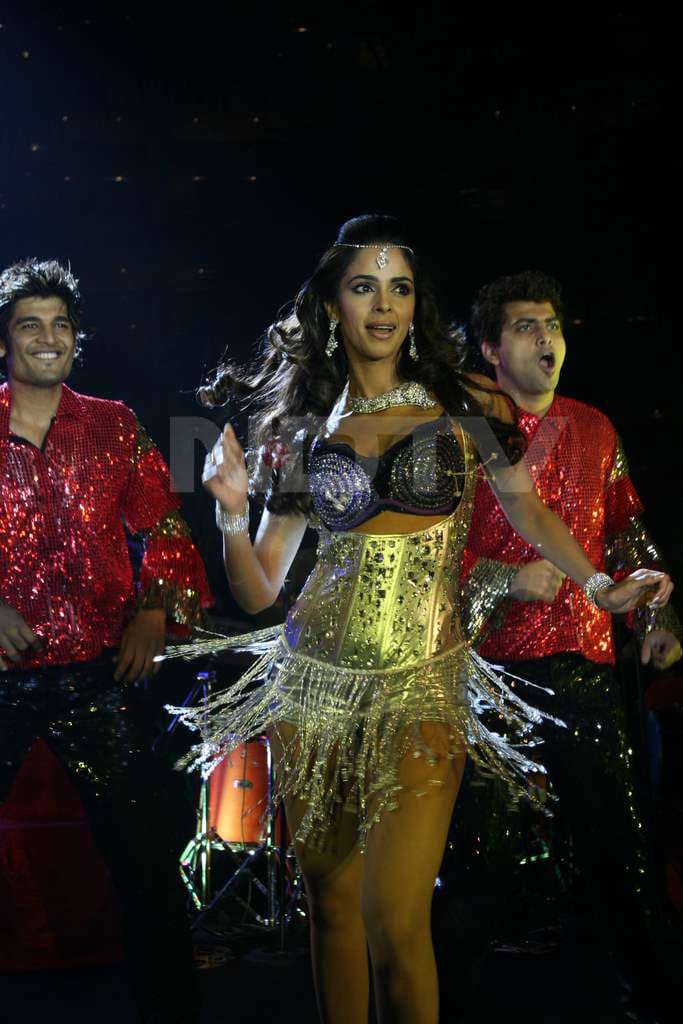 Mallika danced to the tunes of <i>Maiya Maiya</i>.