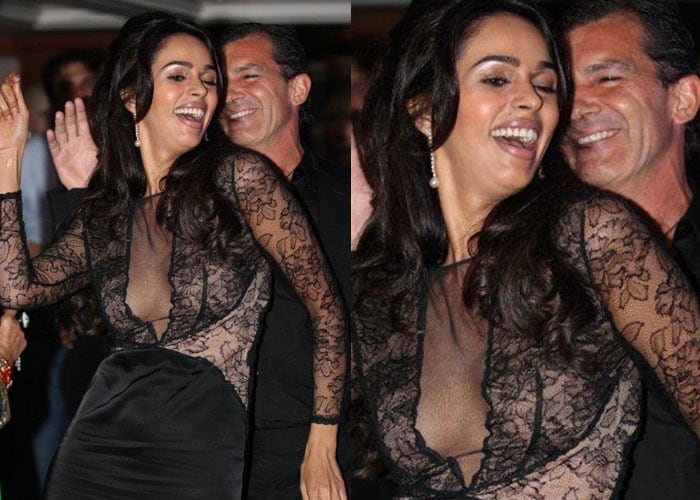 Bollywood Actress Mallika Fucking - Mallika's dirty dancing with Antonio Banderas at Cannes