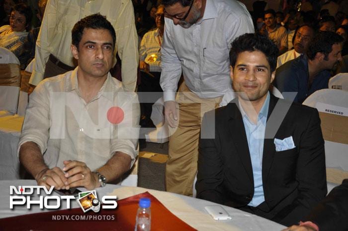 Sanjay Suri was spotted catching up with <i>Aamir</i> actor Rajeev Khandelwal.