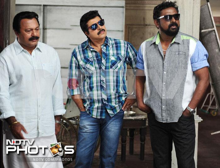 Mammootty and Lal are best friends in the film and are popularly called 'Cobra'.