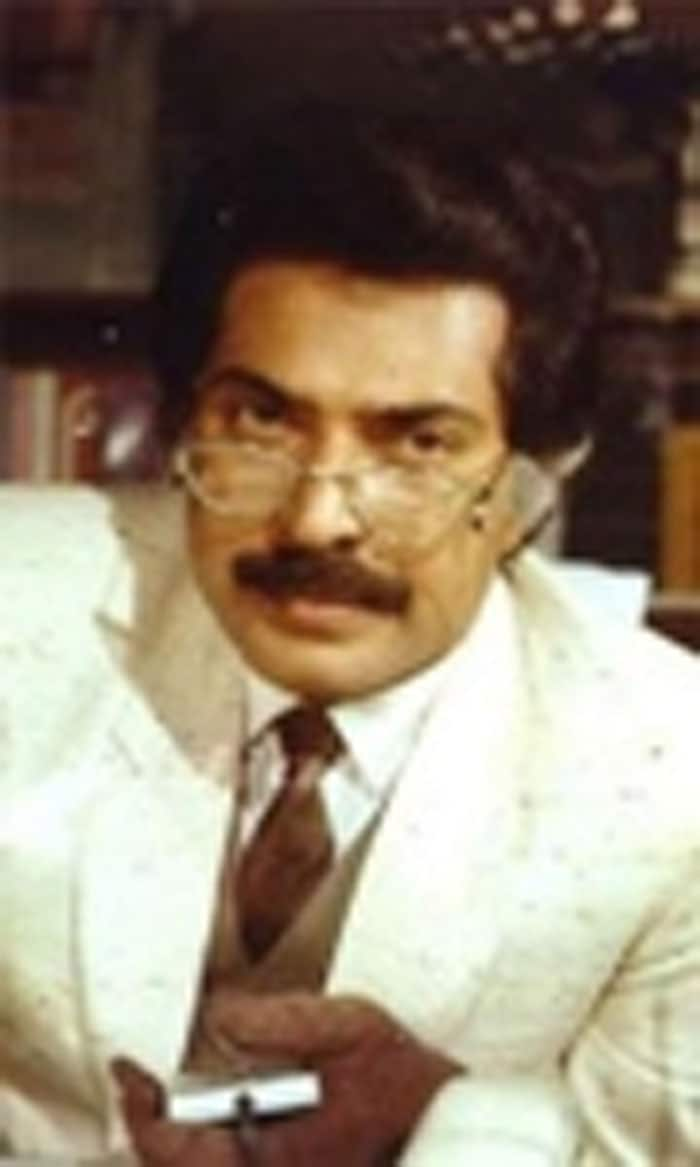 In the mid '80s, Mammootty's graph slumped somewhat with the actor being typecast in the role of a businessman-father. The hit thriller <i>New Delhi</i> (1987), in which Mammootty played a victimised journalist out for revenge against corrupt politicians, revived his career from the doldrums of stereotyping.