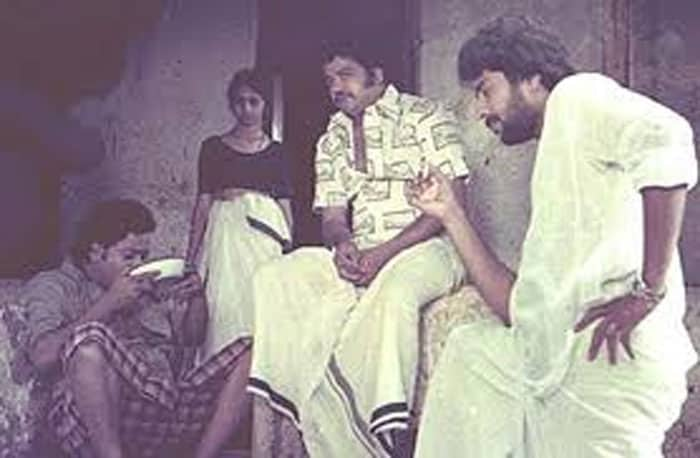 Roles started flowing in only in 1980 and, just like his contemporary Mohanlal, Mammootty began his career playing villains. Mammootty had a small part playing a bad guy in <i>Vilkkanundu Swapnangal</i>, starring Sukumaran. The same year, he starred as the main villain in <i>Mela</i>.