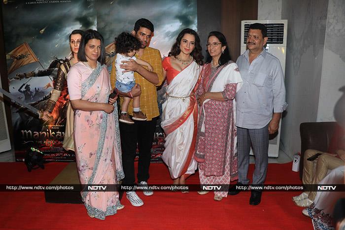 Kangana Ranaut Celebrates Manikarnika\'s Success With Family, Ankita Lokhande
