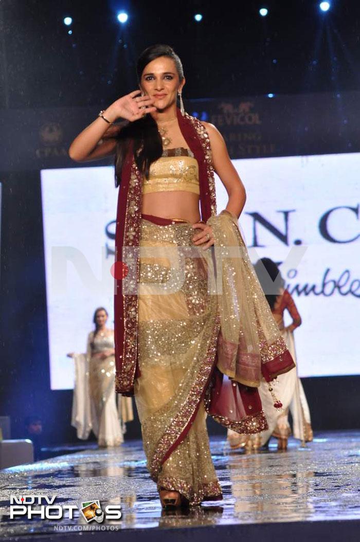 Manish\'s models: Waheeda, Shriya, Ameesha