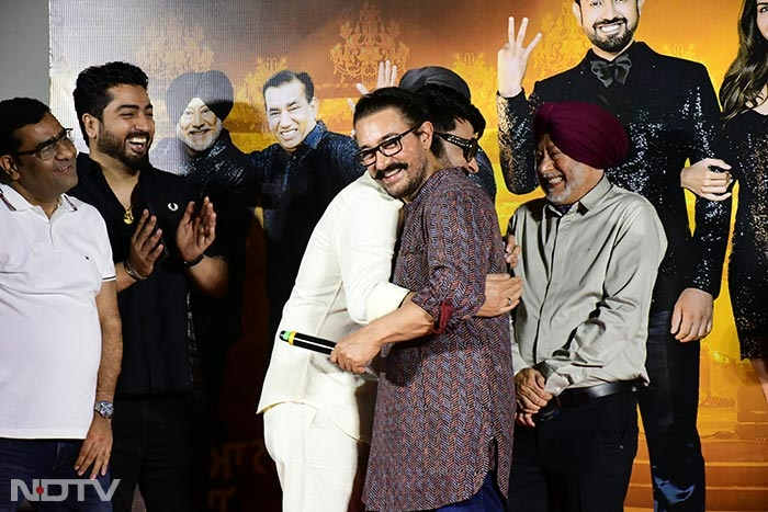 गिप्पी ग्रेवाल की फिल्म 'कैरी ऑन जट्टा 3' के ट्रेलर लॉन्च में नज़र आए आमिर खान, कपिल शर्मा समेत कई स्टार्स