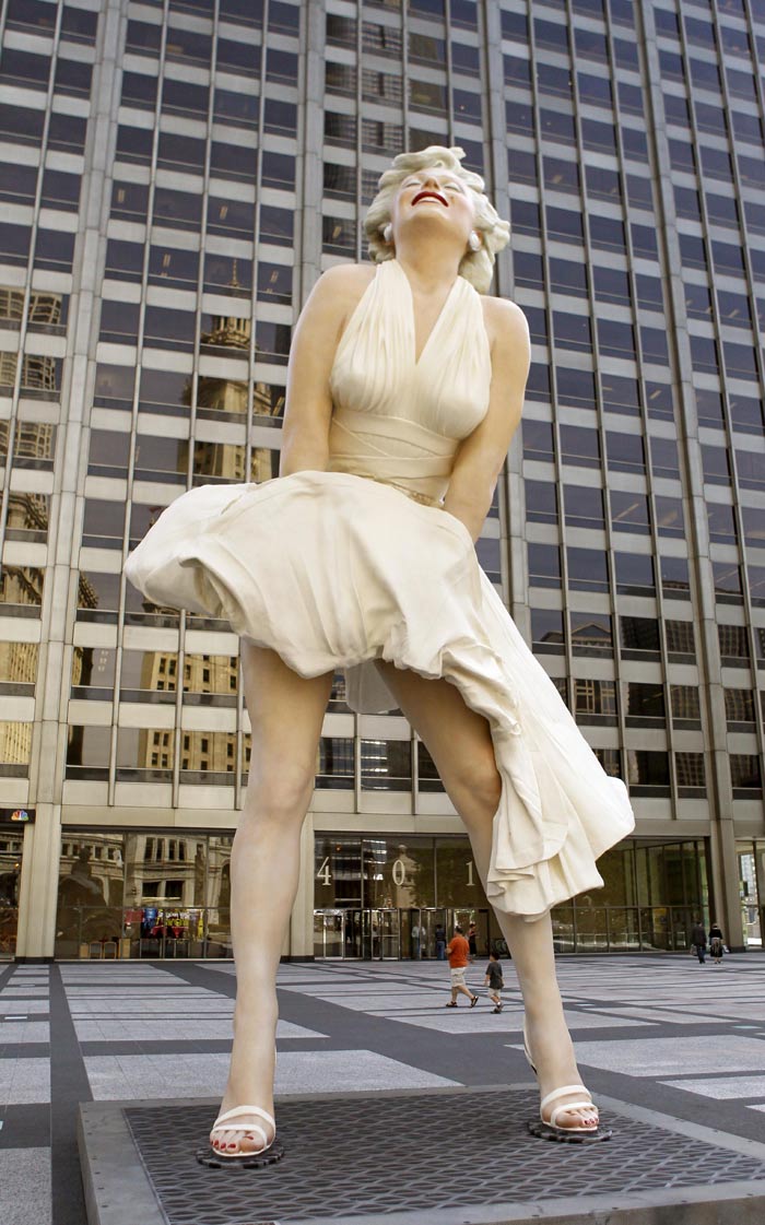 Marilyn Monroe\'s risqué statue unveiled