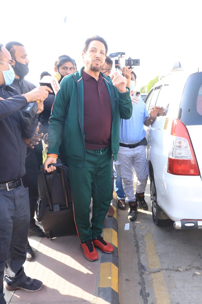 Singer Gurdas Maan, who will reportedly perform at the wedding, was also spotted at the Jaipur airport.