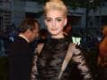 Photo : All-new blonde Anne leads Met Gala punk parade