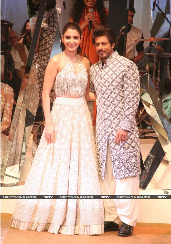 Mijwan 2017: Anushka Sharma And Shah Rukh Khan Walk The Ramp For Manish Malhotra