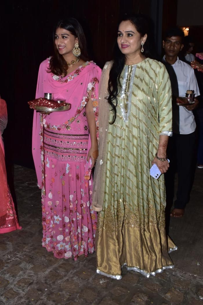 Mira Rajput And Miheeka Bajaj Celebrate Karwa Chauth At Sunita Kapoor\'s House