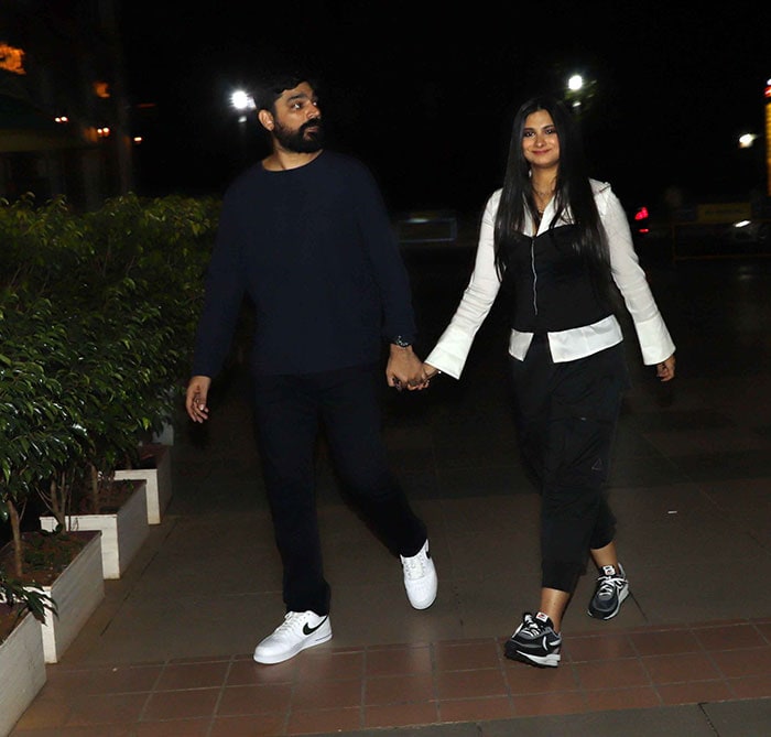 Shahid Kapoor And Mira Rajput, Twinning In White, Step Out In Style