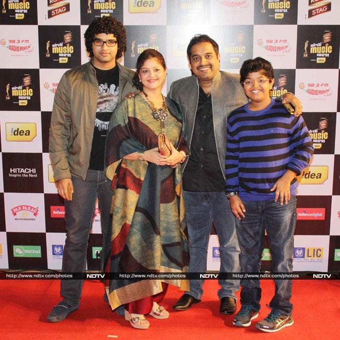 A red carpet spiced with Mirchi: SRK, Madhuri, Ileana, Nargis