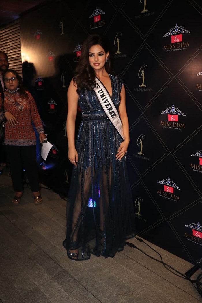 She looked stunning in an embellished blue gown as she posed for shutterbugs.