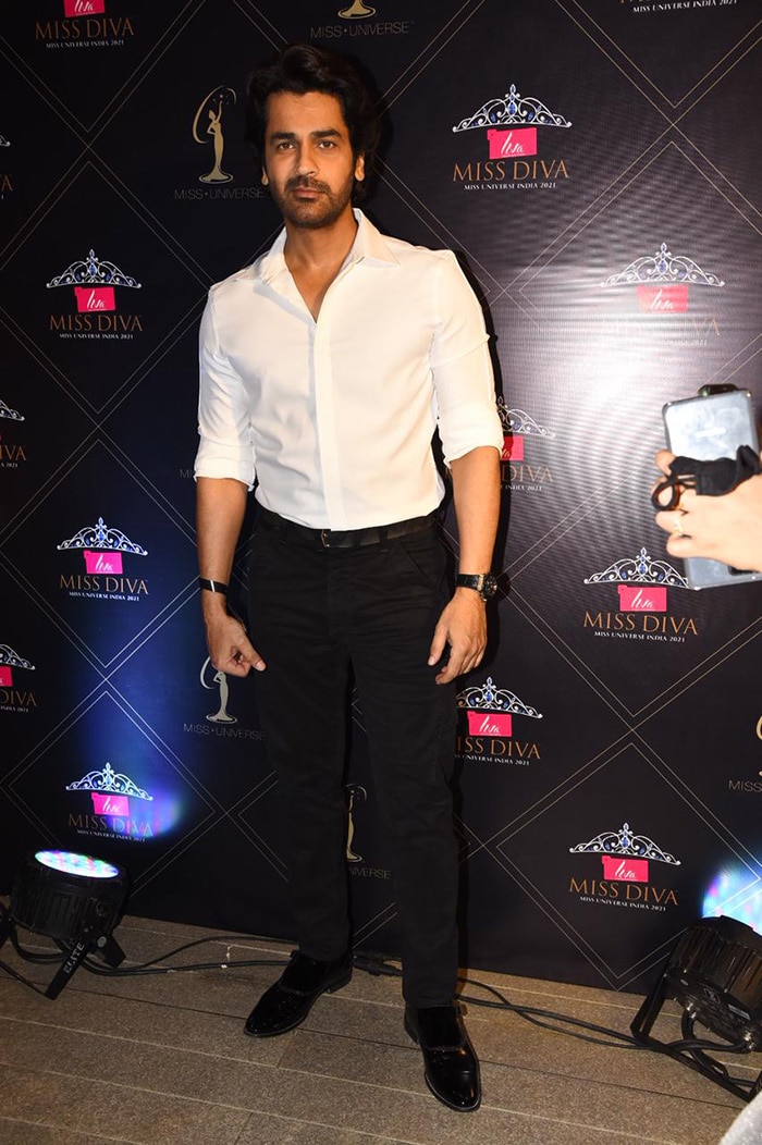 Actor Arjan Bajwa posed in style at the success party hosted to celebrate Harnaaz's Miss Universe 2021 title win.