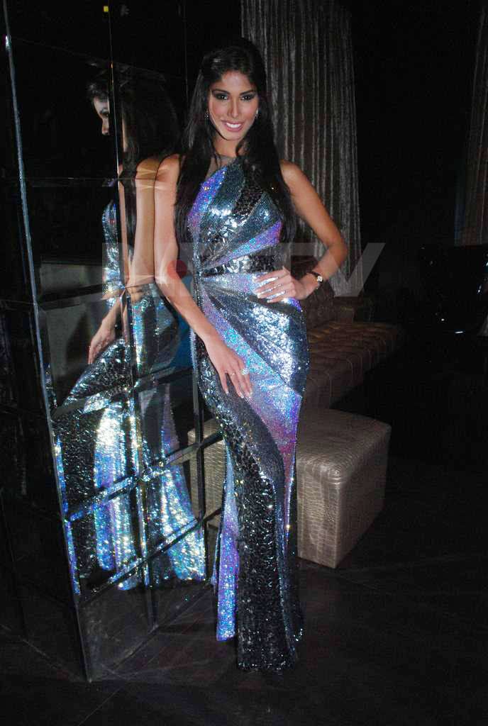 Miss Earth 2010 Nicole Faria returns to India