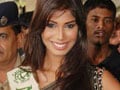 Photo : Miss Earth 2010 Nicole Faria returns to India
