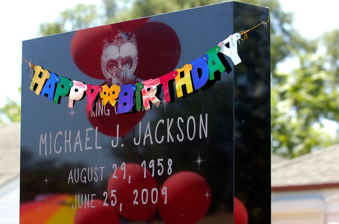 World celebrates Michael Jackson\'s birthday
