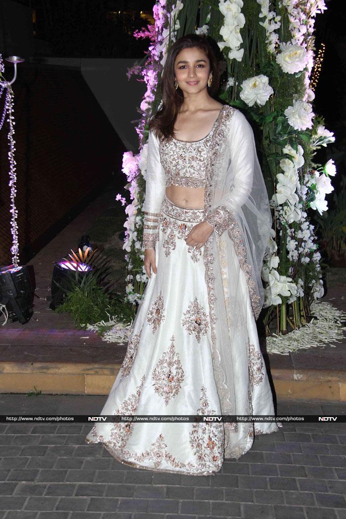 <i>Humpty Sharma Ki Dulhania</i> actress Alia Bhatt was a vision in an embellished white lehenga, also by Manish Malhotra.