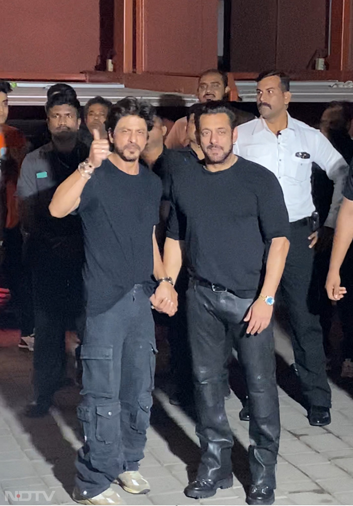 In Pics: Moments From Shah Rukh And Salman Khan\'s Reunion Last Night